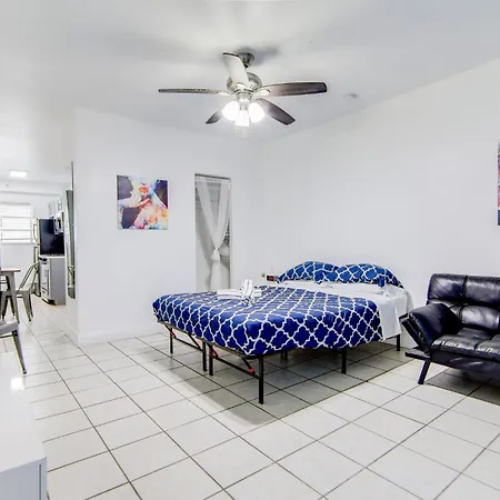 Steps 2 Beach, Prime Ocean Dr Condo W/2 Queen Beds